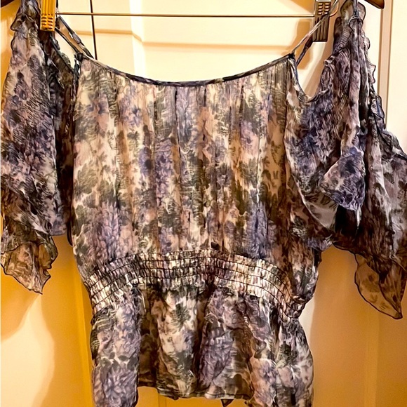 Multi color off the shoulder - Picture 1 of 2